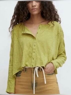 Urban Outfitters Cropped Button up Raw Edge Top oversized medium